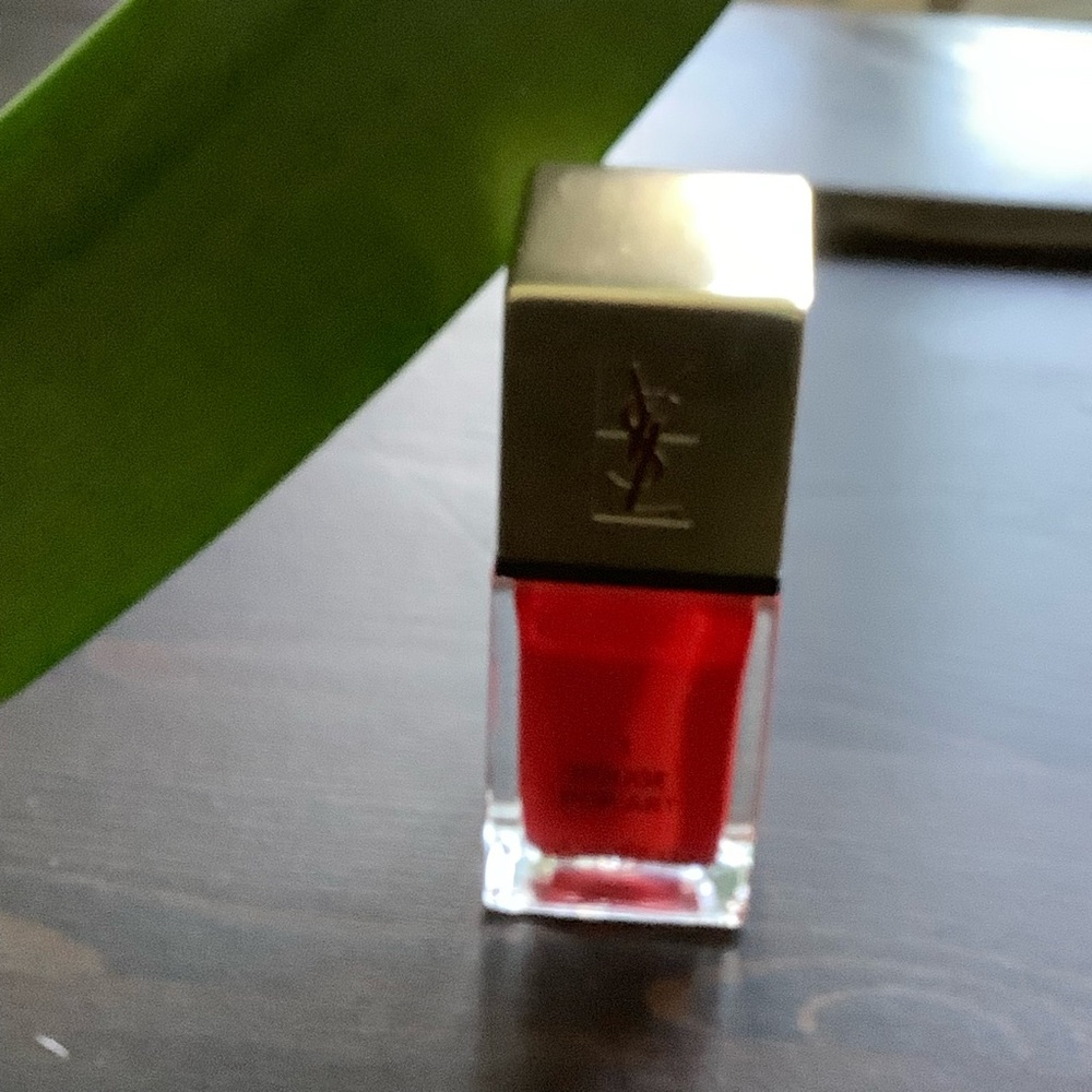 EUC YSL LA LAQUE COUTURE nail lacquer #1 Rouge- Pop Art - Picture 3 of 3
